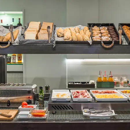 Hotel Mariano Cubi 4*