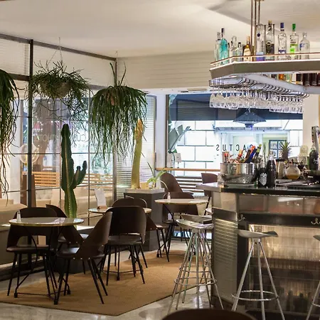 Hotel Mariano Cubi 4*